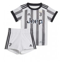 Juventus Fotballklær Hjemmedraktsett Barn 2022-23 Kortermet (+ korte bukser)